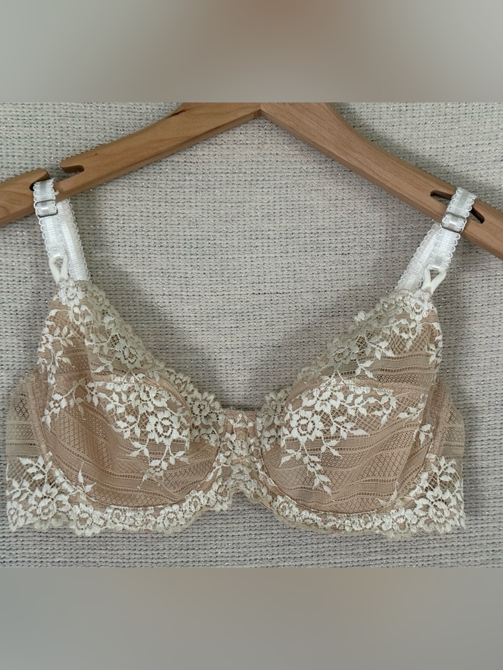 Wacoal Two-Tone Lace Underwire Bra 34D